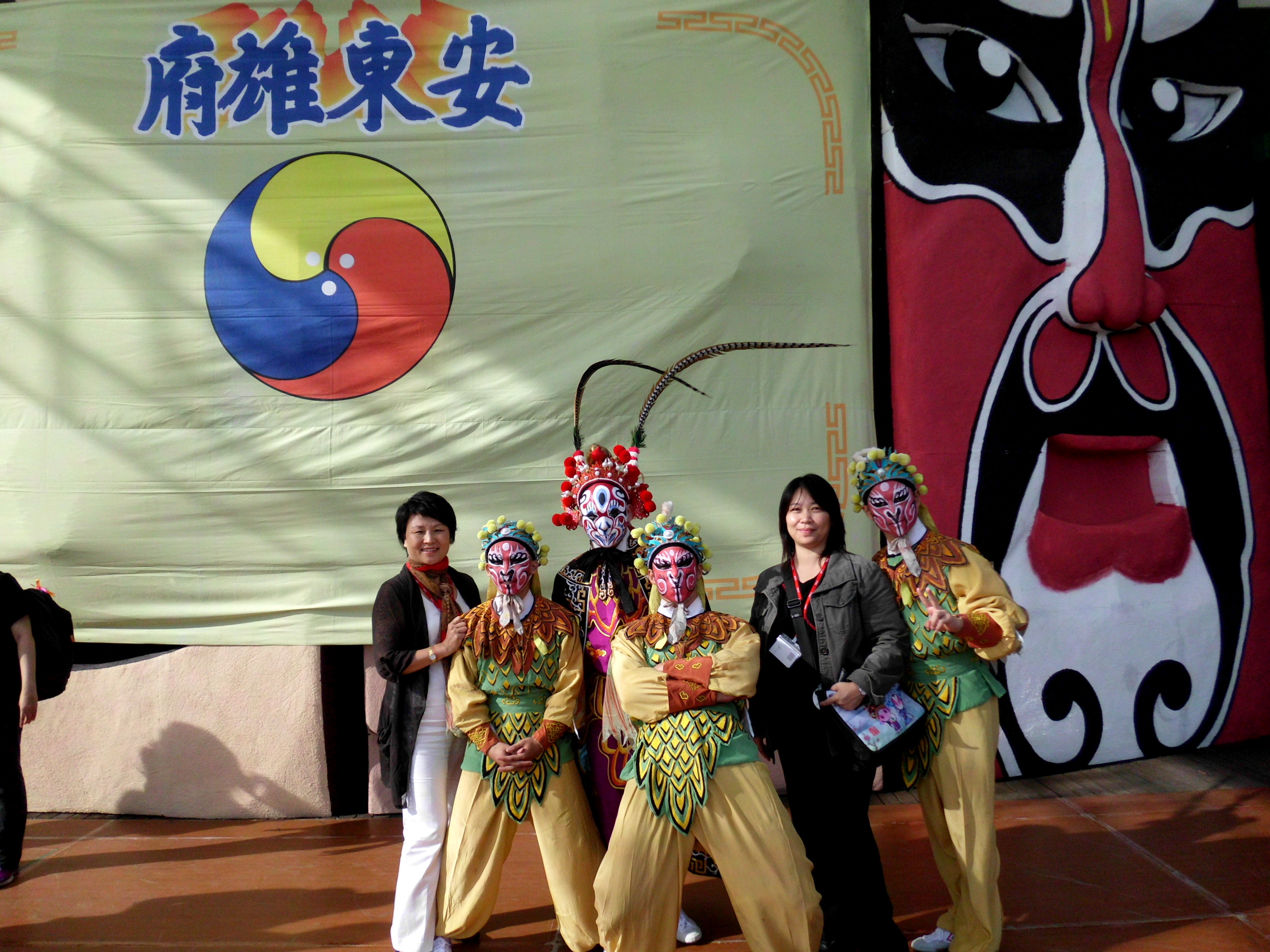 賀本系高三生代表臺灣參加「2011韓國安東假面藝術節~個人組-假面技藝」榮獲銅獎頁面插圖 恭賀本校京劇學系高三生代表臺灣參加「2011韓國安東假面藝術節~個人組-假面技藝」榮獲銅獎+韓國假面藝術獎狀